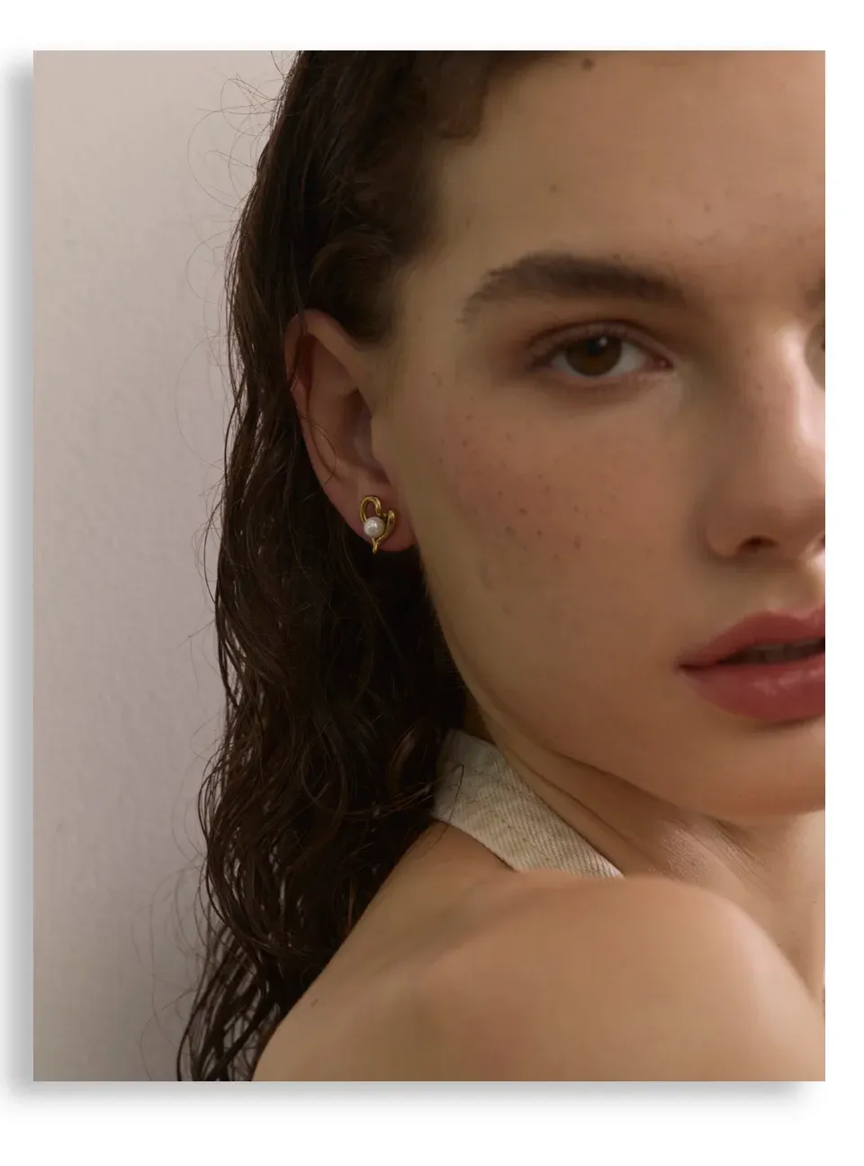 Yhpup Heart Pearl Stud Earrings in Stainless Steel