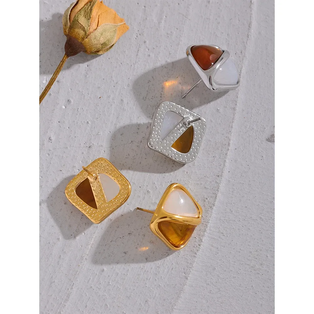 Yhpup Caramel Resin Square Stud Earrings in PVD Gold Steel