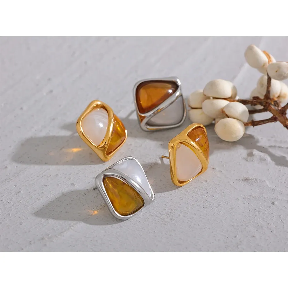 Yhpup Caramel Resin Square Stud Earrings in PVD Gold Steel