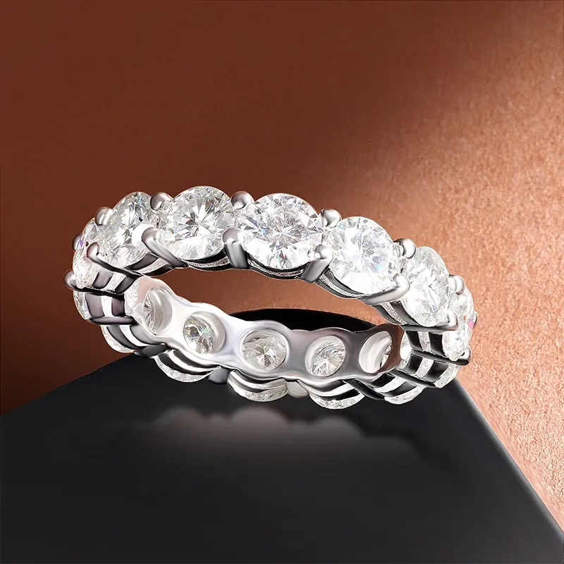 Knobspin D VVS1 Moissanite Sterling Silver Ring