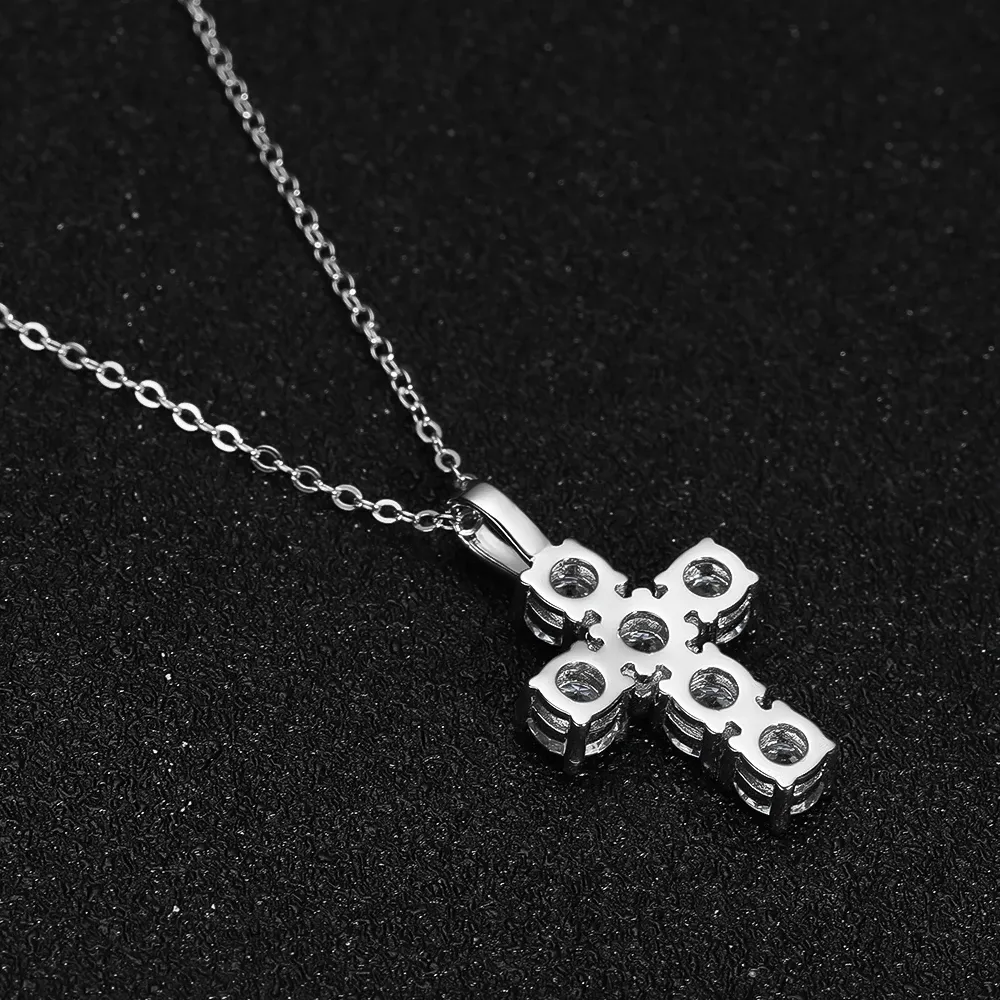 Knobspin D-Colour Moissanite Cross Pendant Necklace